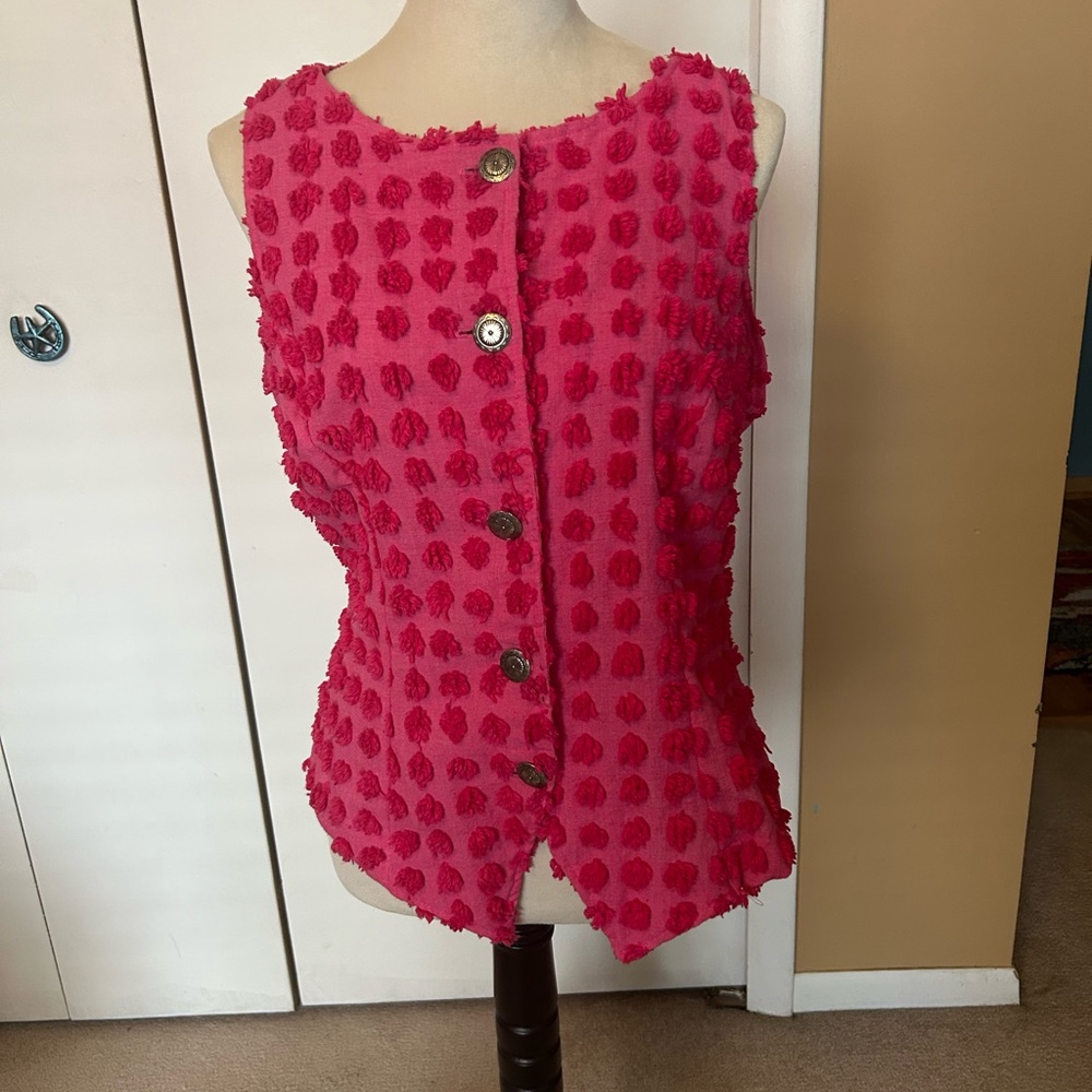 Painted Pony Sleeveless Fitted Buttoned Blouse